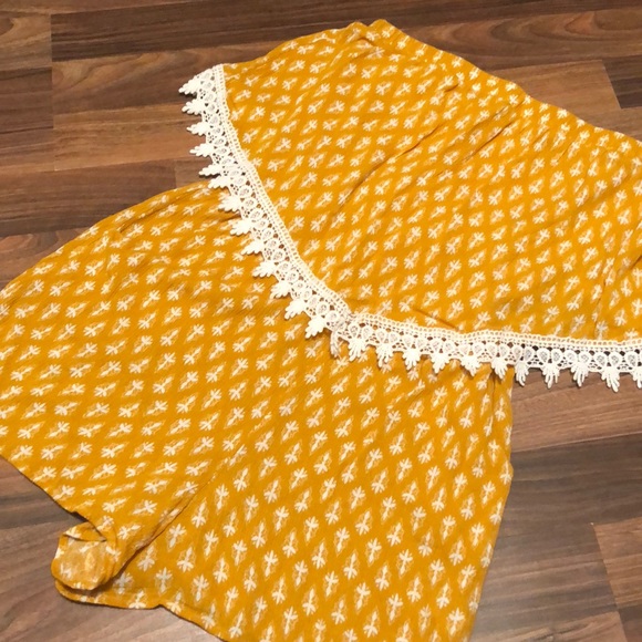 Yellow print romper - Picture 2 of 4